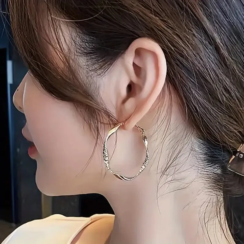 Delicate Silky Texture Design Women's Earrings
