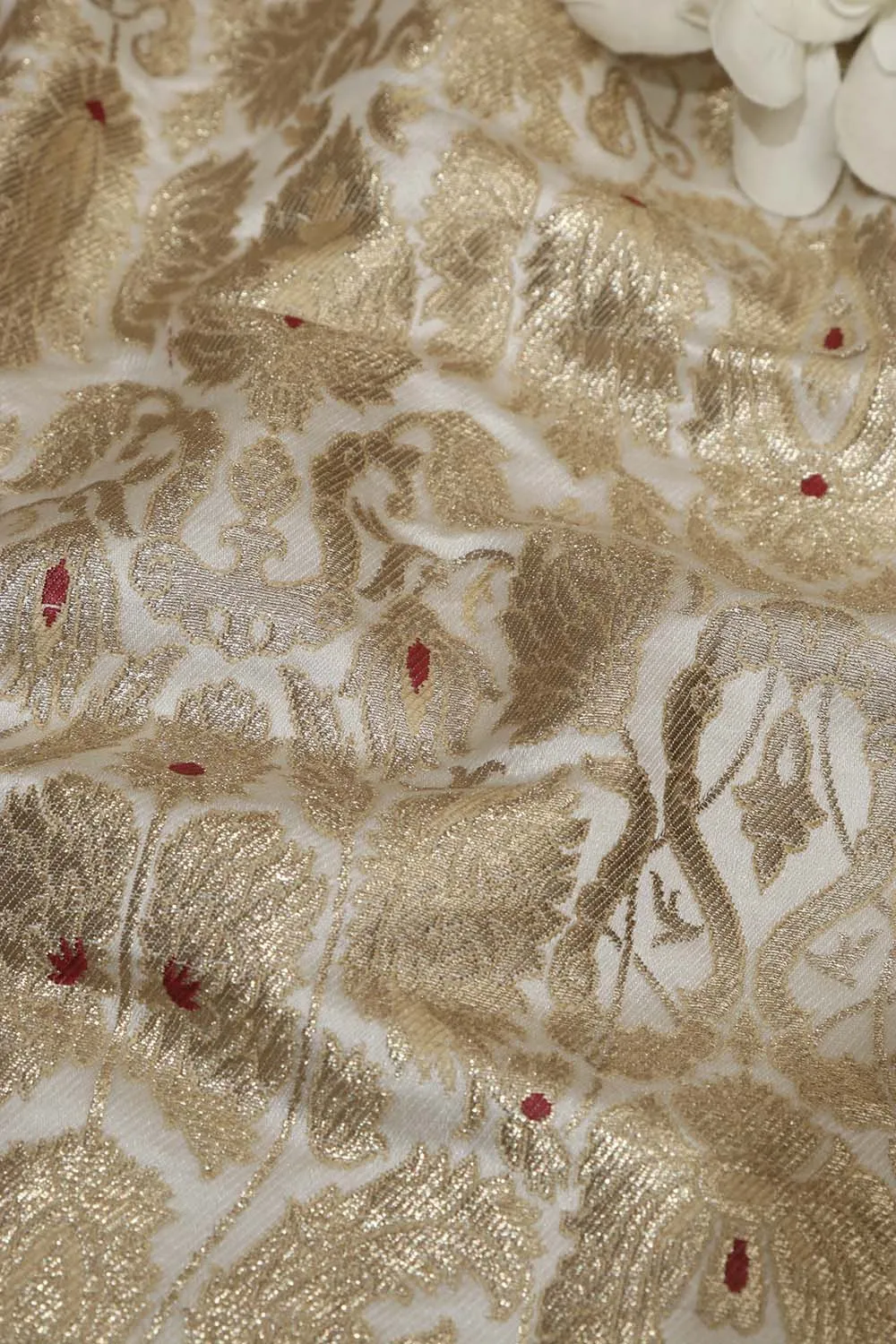 Elegant White Banarasi  Kimkhwab Silk Fabric ( 1 Mtr )