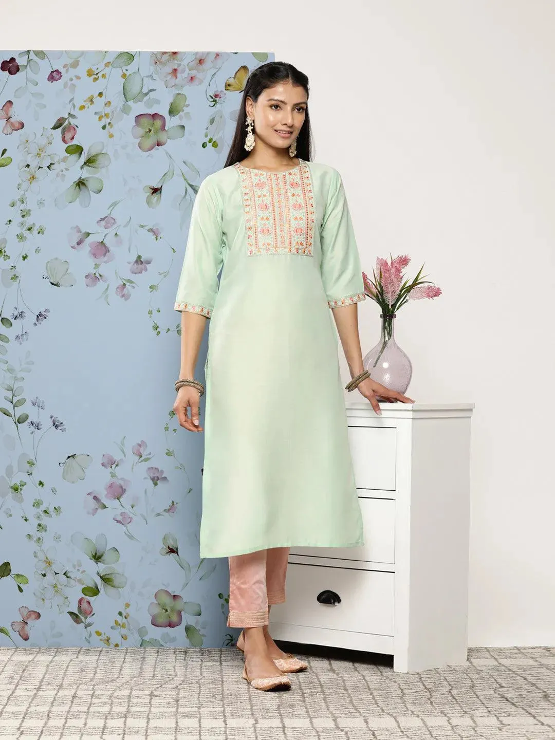 Green Yoke Design Silk Blend Straight Kurta